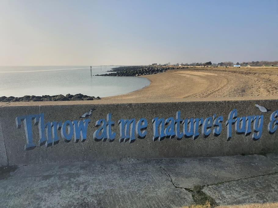 Awave From It All - Escape The City Life Jaywick Sands Exteriér fotografie