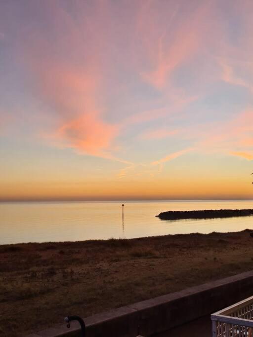 Awave From It All - Escape The City Life Jaywick Sands Exteriér fotografie