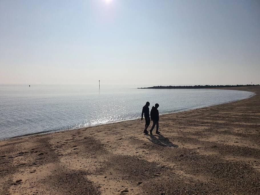 Awave From It All - Escape The City Life Jaywick Sands Exteriér fotografie